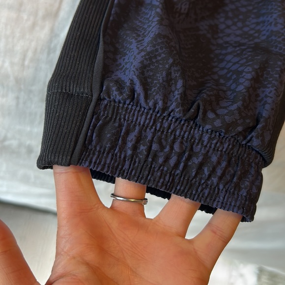 ATHLETA: Brooklyn jogger blue snake print - Picture 6 of 11